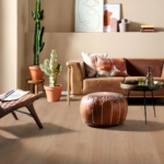 el2090-02pi-ap-ph-flo-livingroom-classic-scaled.jpg