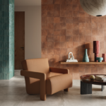S068Forme-Cenere-80x80-Terracotta-20x20-Majolica-Azure-Amb-Living