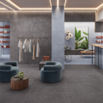 S072Sixty-Antracite-120x120-60x120-Cielo-60x60-60x120-Minibrick-Lux-Cielo-Amb-Negozio