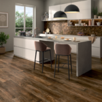 S165PAN-kairos-pathos-naturale-9-5mm-pathos-naturale-esagono-9-5mm-stonetrace-crest-naturale-6mm-kitchen-001